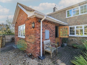 Exterior - Larkspur Cottage, Huttoft (Alford)
