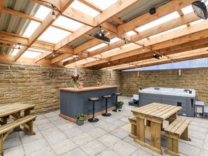 Terrace/patio - Poacher's Arms, Hope (Hope Valley)