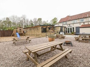 Outdoor dining - Poacher's Arms, Hope (Hope Valley)