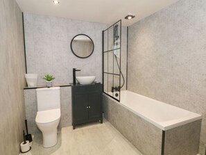Shower - Poacher's Arms, Hope (Hope Valley)