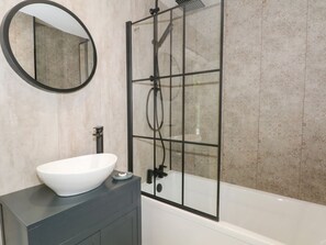 Shower - Poacher's Arms, Hope (Hope Valley)