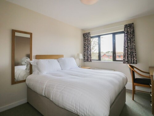 Marine Court First-floor Apartment with Shower Room