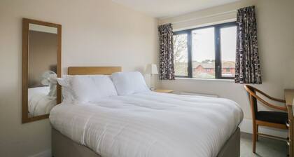 Marine Court First-floor Apartment with Shower Room