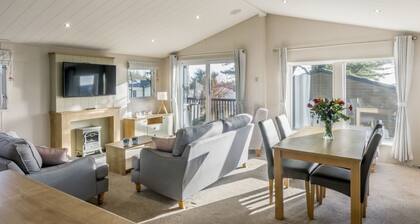 T/B Lodge B11 at Landscove Holiday Park, Brixham