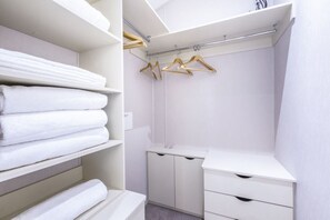 Interior - T/B Lodge B11 at Landscove Holiday Park, Brixham (Brixham)