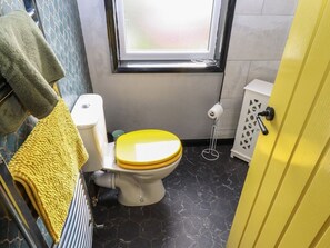 Shower - The Yellow House in Withernsea (Withernsea)