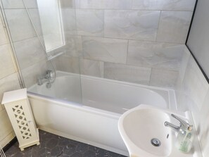 Shower - The Yellow House in Withernsea (Withernsea)