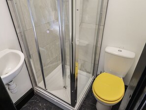 Shower - The Yellow House in Withernsea (Withernsea)
