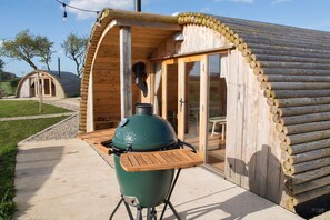 Terrace/patio - Glamping Pod 3 Harmony, 1 bed. (Scarborough)