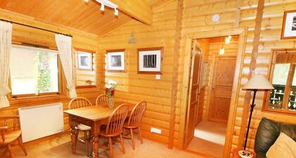 Cozy Lodge 8 with Woodburner