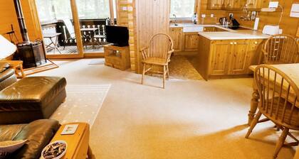 Cozy Lodge 8 with Woodburner