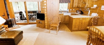 Cozy Lodge 8 with Woodburner