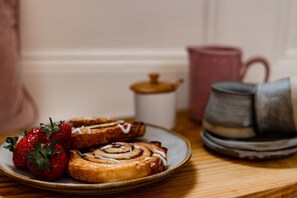 Breakfast meal - Pendle View Luxury Apartment, Settle (Settle)