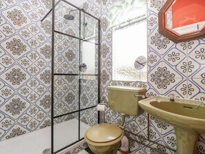 Shower - Lulu Logs, Congresbury (Bristol)