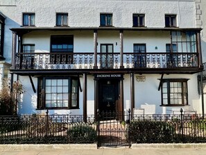 Exterior - Corner View, Broadstairs (Broadstairs)