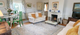 MAPLE COTTAGE, WiFi, Sturminster Newton