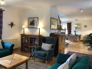 Living area - GLENMUIR COTTAGE, off-road parking, Dornoch (Dornoch)