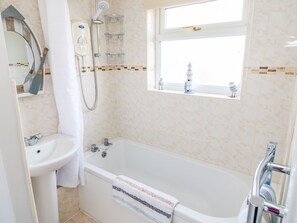 Bathroom - Charming Sea View in Walcott (Norwich)