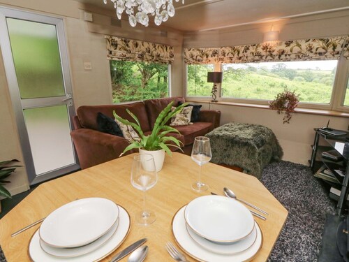 Charming Gwybedog Home in Coed-y-gof
