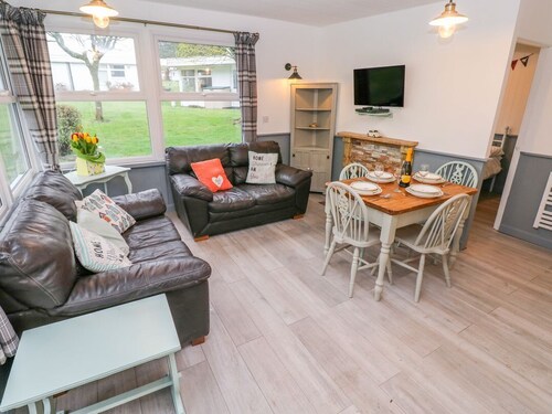 FREEDOM, open-plan, near Pembrokeshire Coast, Roch