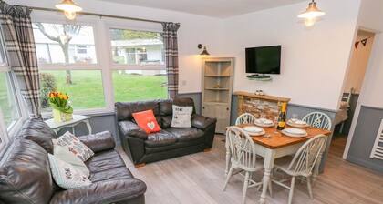 FREEDOM, open-plan, near Pembrokeshire Coast, Roch
