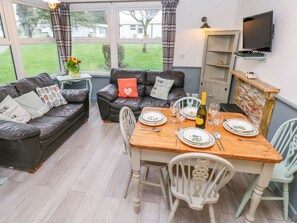 Living area - FREEDOM, open-plan, near Pembrokeshire Coast, Roch (Cuffin)