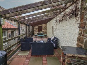 Outdoor dining - Valley View, Staithes (Saltburn-by-the-Sea)