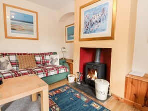 Fireplace - Crinan Canal Cottage, Kilmartin (Lochgilphead)