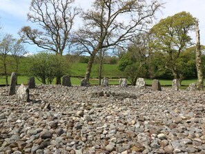 A stone circle with standing stones and a gravelly ground. - Crinan Canal Cottage, Kilmartin (Lochgilphead)