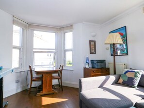 Living area - Fairhazel Apartment, Hastings (Hastings)