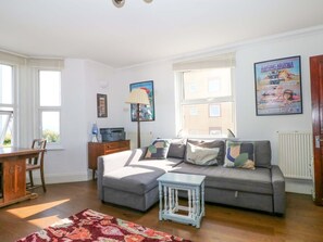 Living area - Fairhazel Apartment, Hastings (Hastings)