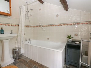 Shower - High Smarber, Low Row (Richmond)