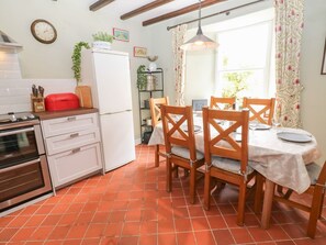 Dishwasher, high chair - High Smarber, Low Row (Richmond)