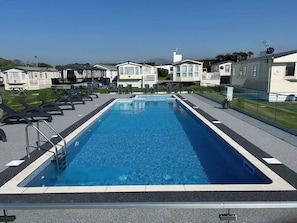 Pool - Blue Skies, Caernarfon (Caernarfon)