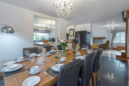 Dining. Cilfan: A Quaint Retreat in Llanrwst