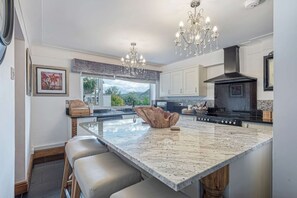 Private kitchen - Cilfan: A Quaint Retreat in Llanrwst (Llanrwst)