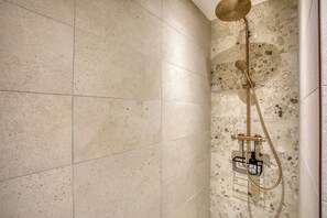 Shower, hair dryer, towels, toilet paper - Beautiful Périgourdine house for a nature break near Bergerac (Bosset)