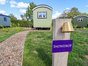 Property grounds - Charming Snowdrop Cottage in Waltham (Grimsby)