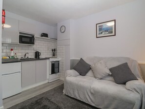 Living area - Flat 5, Big Tree Holiday Flats, Paignton (Paignton)