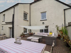 Outdoor dining - The Old Manor House, Lifton (Lifton)