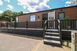 Exterior - 18 Deer Glade, Landford (Salisbury)