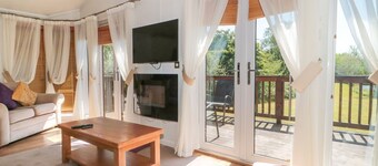 Harvester Lodge, Hewish