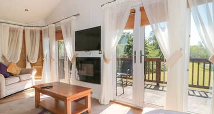 Harvester Lodge, Hewish