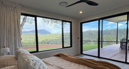 Silk & Oak â Peaceful Scenic Rim Retreat with Nature at Your Door