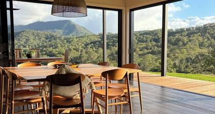Silk & Oak – Peaceful Scenic Rim Retreat with Nature at Your Door
