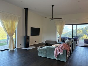 Living area - Silk & Oak – Peaceful Scenic Rim Retreat with Nature at Your Door (Darlington)