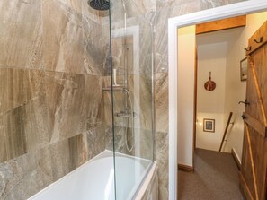 Shower - Geraldene, Holmfirth (Holmfirth)