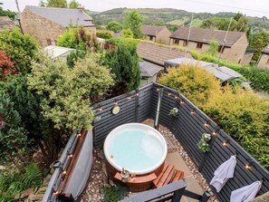 Outdoor spa tub - Geraldene, Holmfirth (Holmfirth)