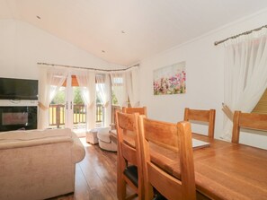 Living area - Bramley Lodge, Hewish (Weston-super-Mare)