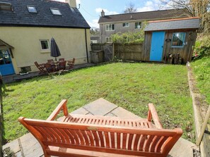 Outdoor dining - 1 Mill Farm Cottages, Narberth (Narberth)